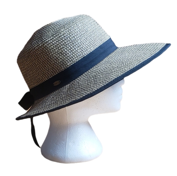 Summer hat - Picture 1 of 7